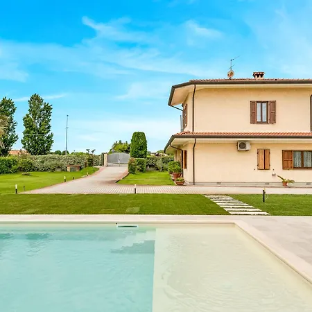 Giulia - A Марина-ді-П'єтразанта